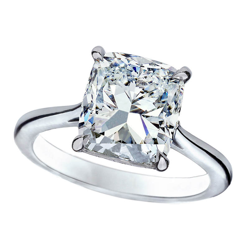 Bague solitaire  en platine et en diamant de taille coussin