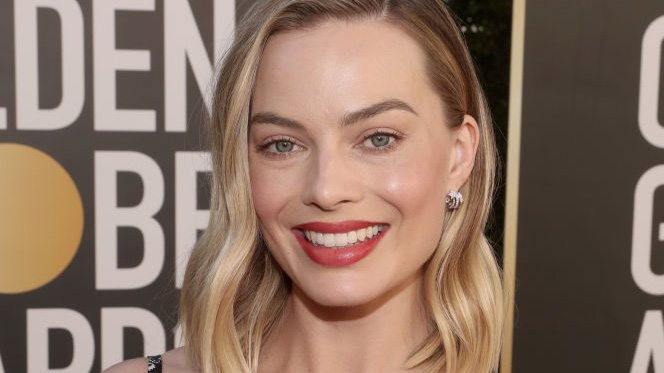 golden-globes-margot-robbie-diamonds