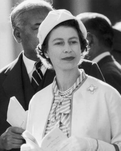 Queen Elizabeth wearing the Cullinan V brooch in 1961.
