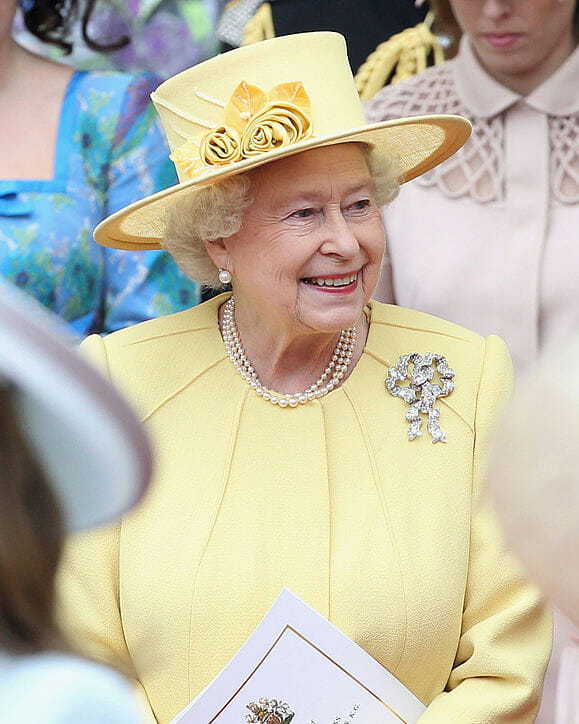 Queen Elizabeth wearing the Lover’s Knot Brooch.
