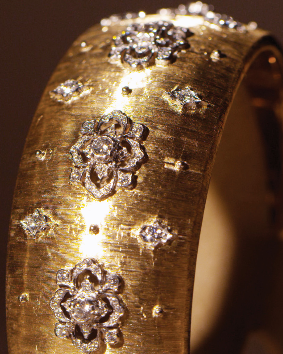 Buccellati  gold and diamond cuff