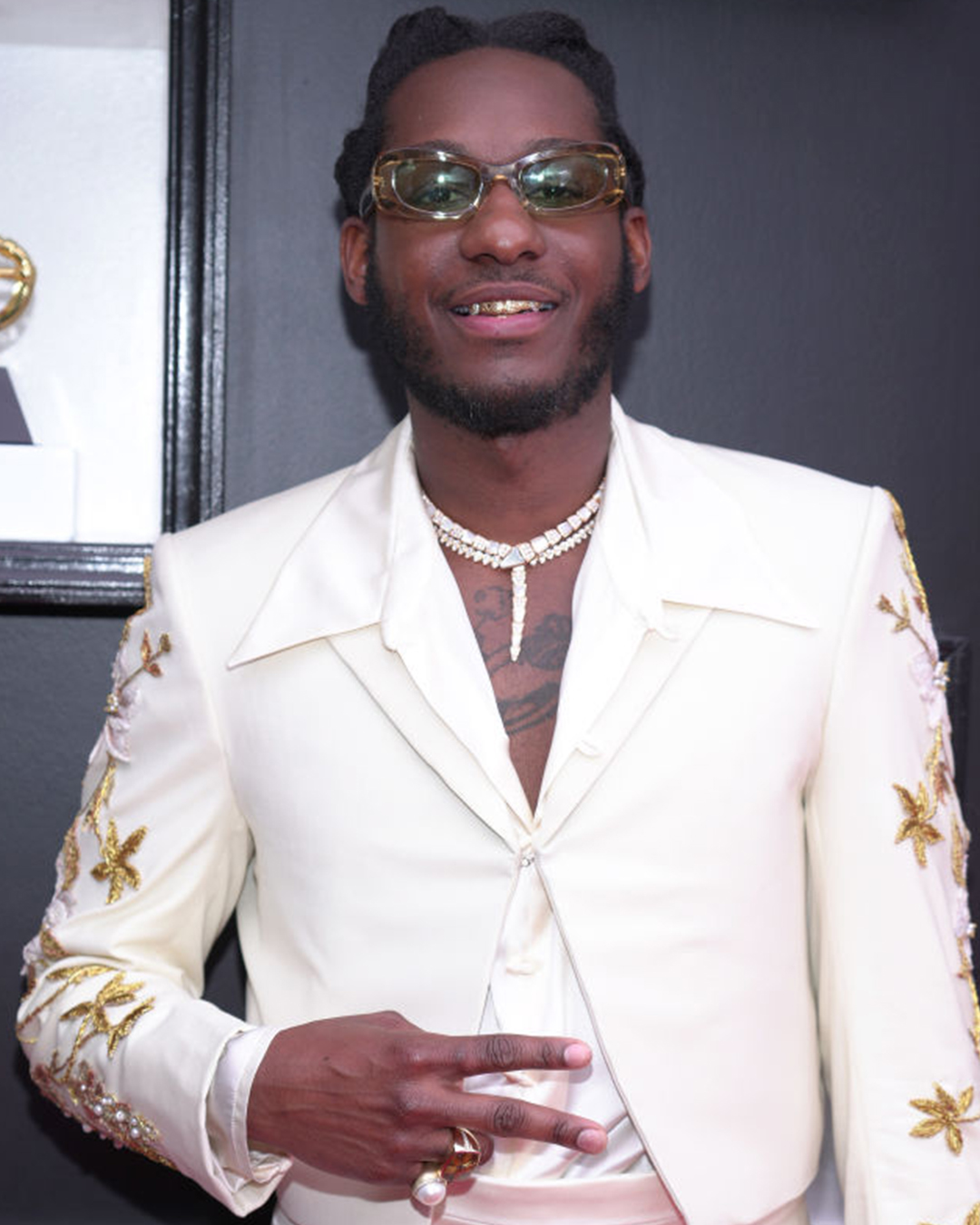 leon bridges grammys 2022 diamond jewelry 