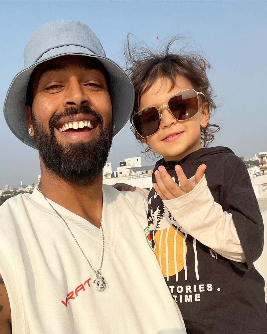 Hardik Pandya styling diamonds with his son