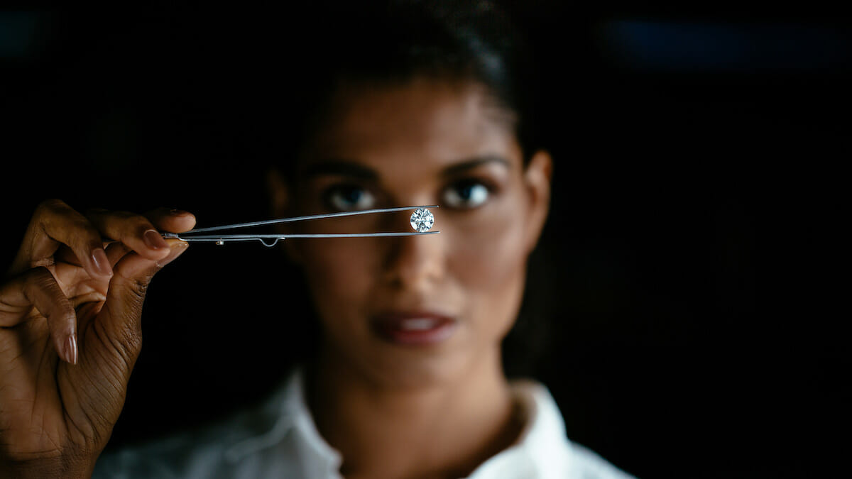 natural Vs a Laboratory grown Diamond test