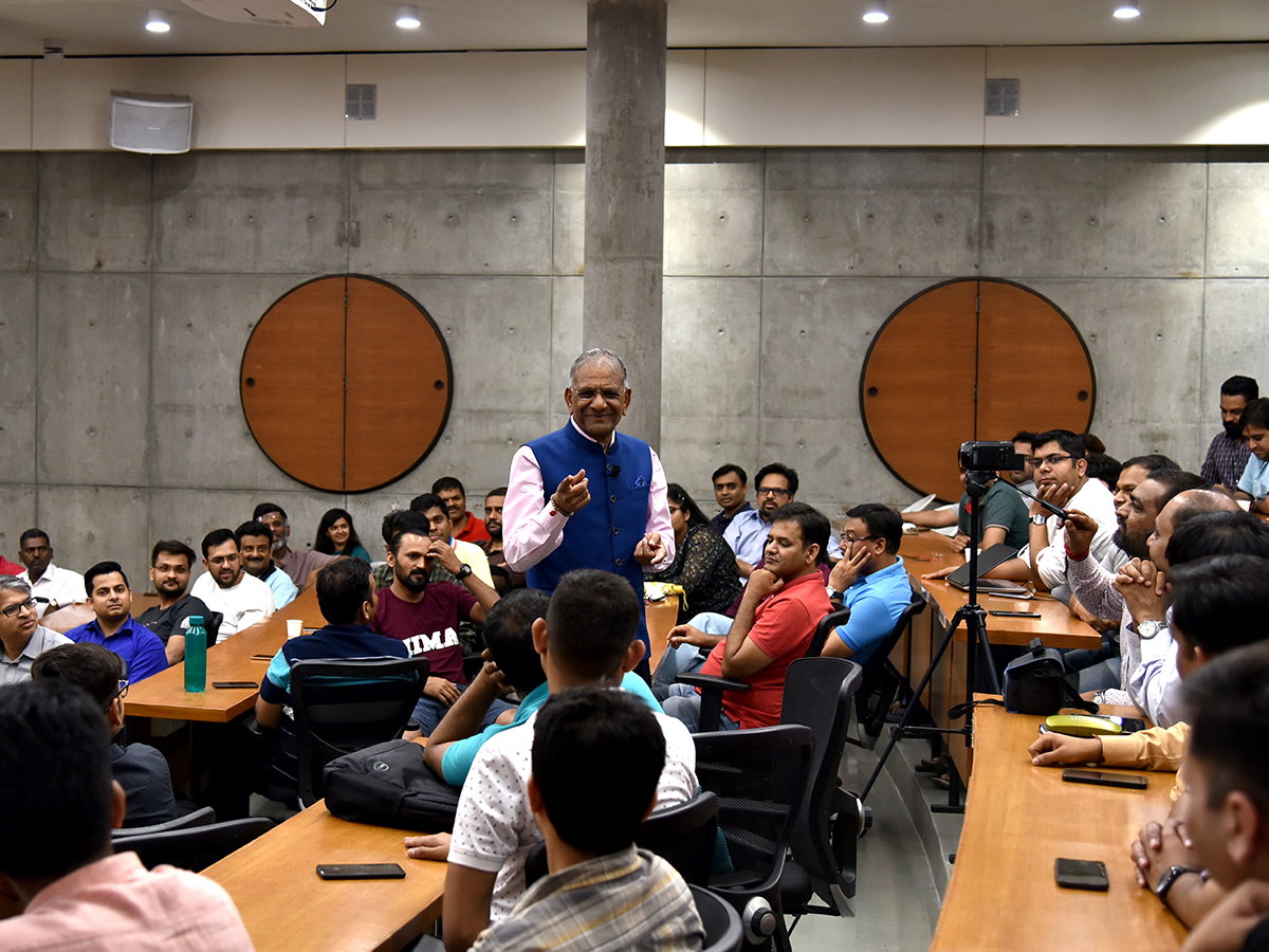 Govind Dholakia sharing advice on legacy-building with younger diamantaires